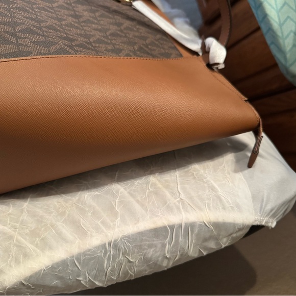 Michael Kors purse new - Picture 3 of 5